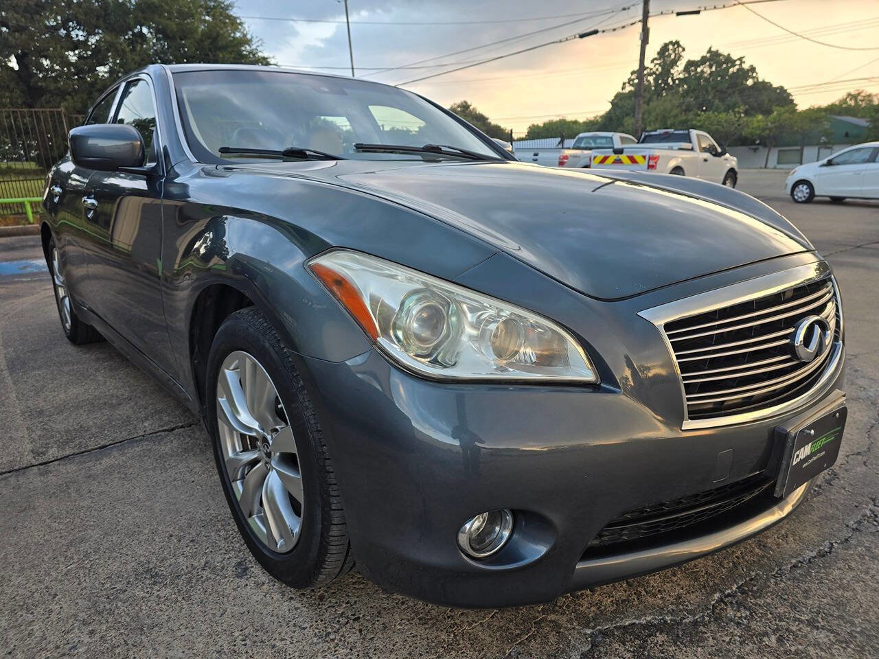 Used 2012 INFINITI M37 w/ Premium Pkg image 3