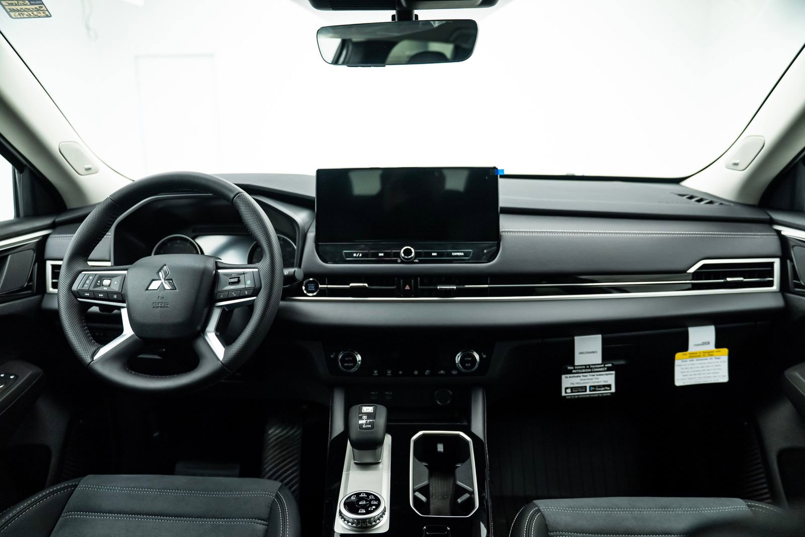 Used 2025 Mitsubishi Outlander SE image 10