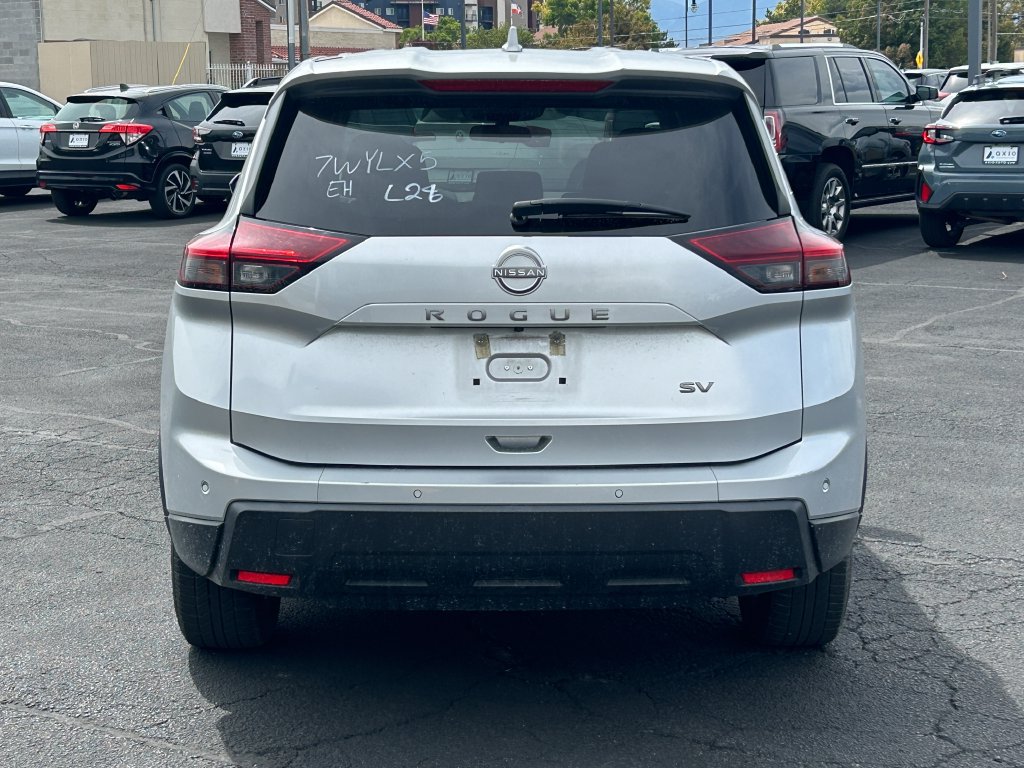 Used 2024 Nissan Rogue SV FWD image 4