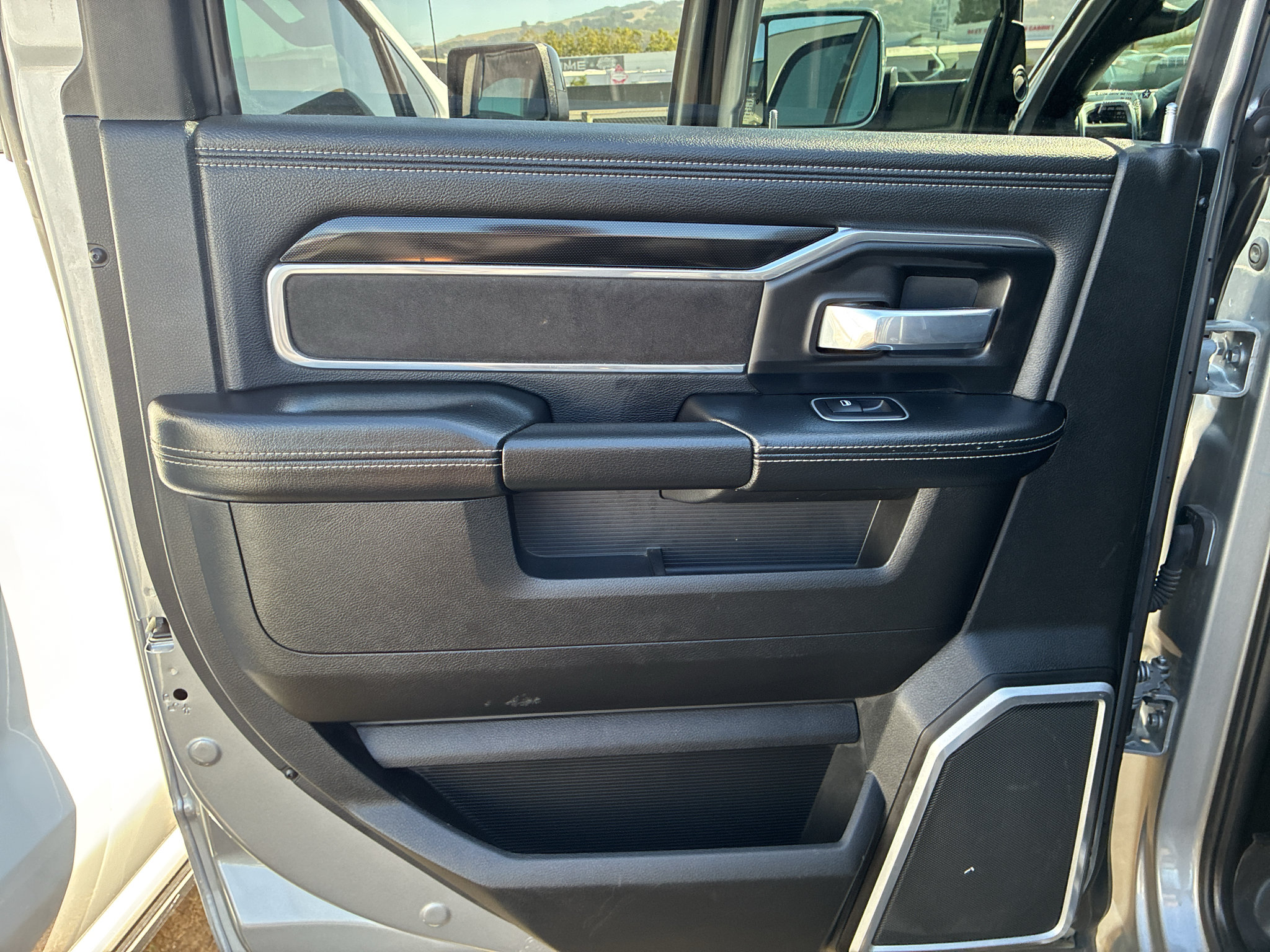 Used 2022 RAM 2500 Laramie AWD/4WD image 40