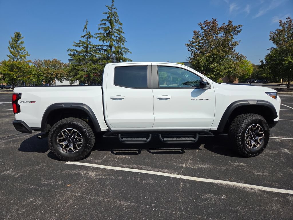 Used 2025 Chevrolet Colorado ZR2 w/ Technology Package AWD/4WD image 31