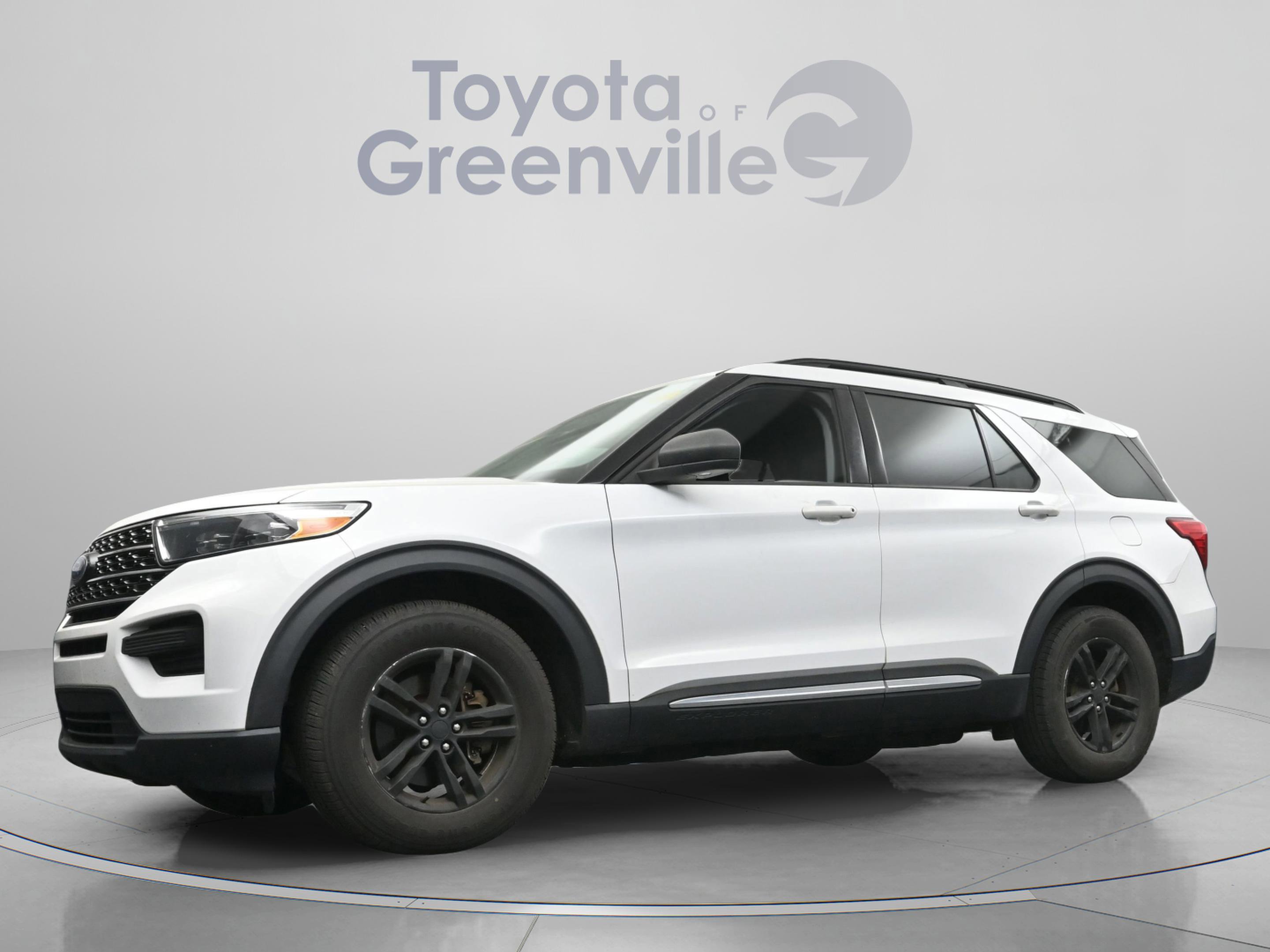 Used 2020 Ford Explorer XLT image 2