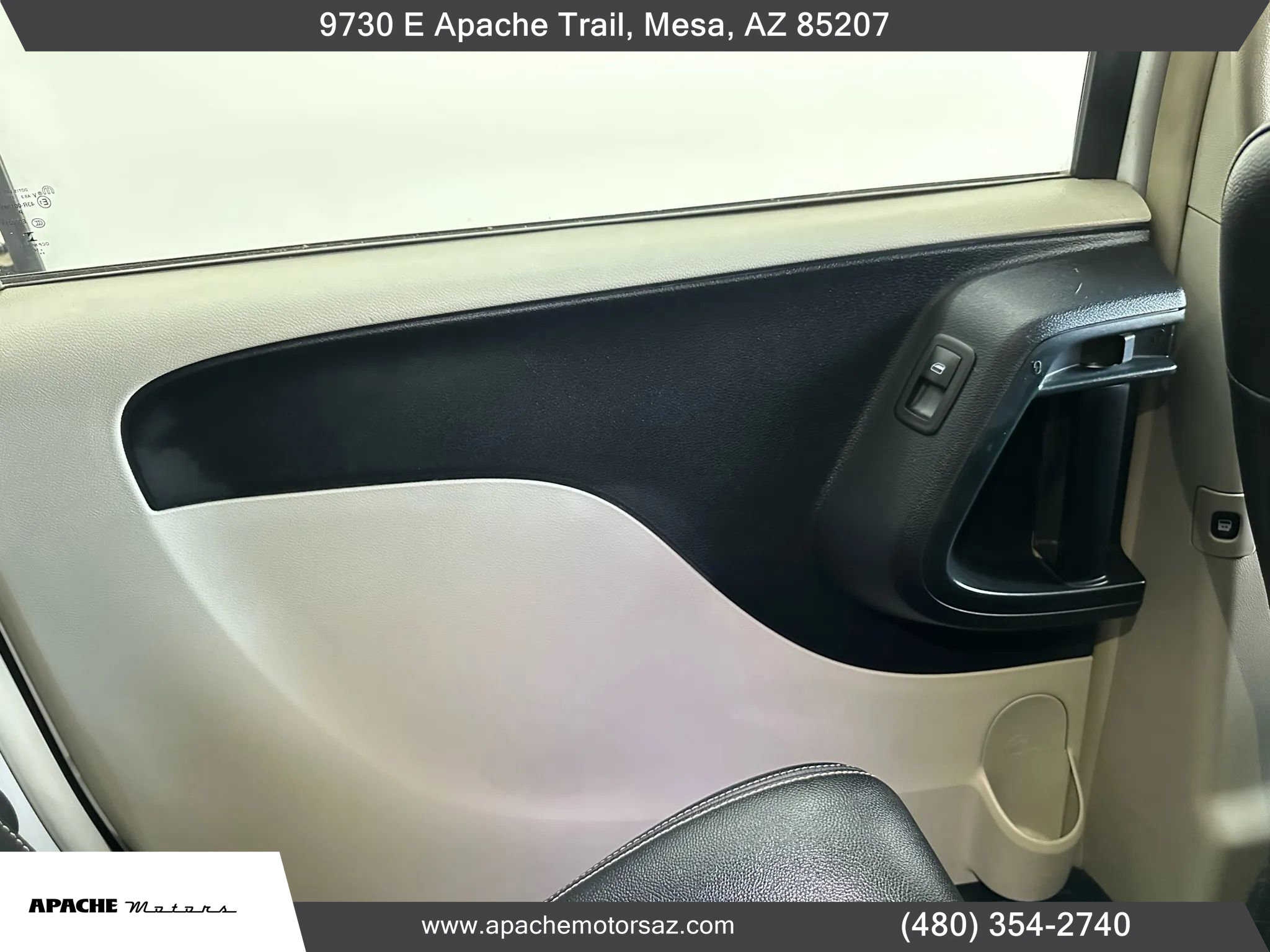 Used 2014 Chrysler Town & Country Touring image 31