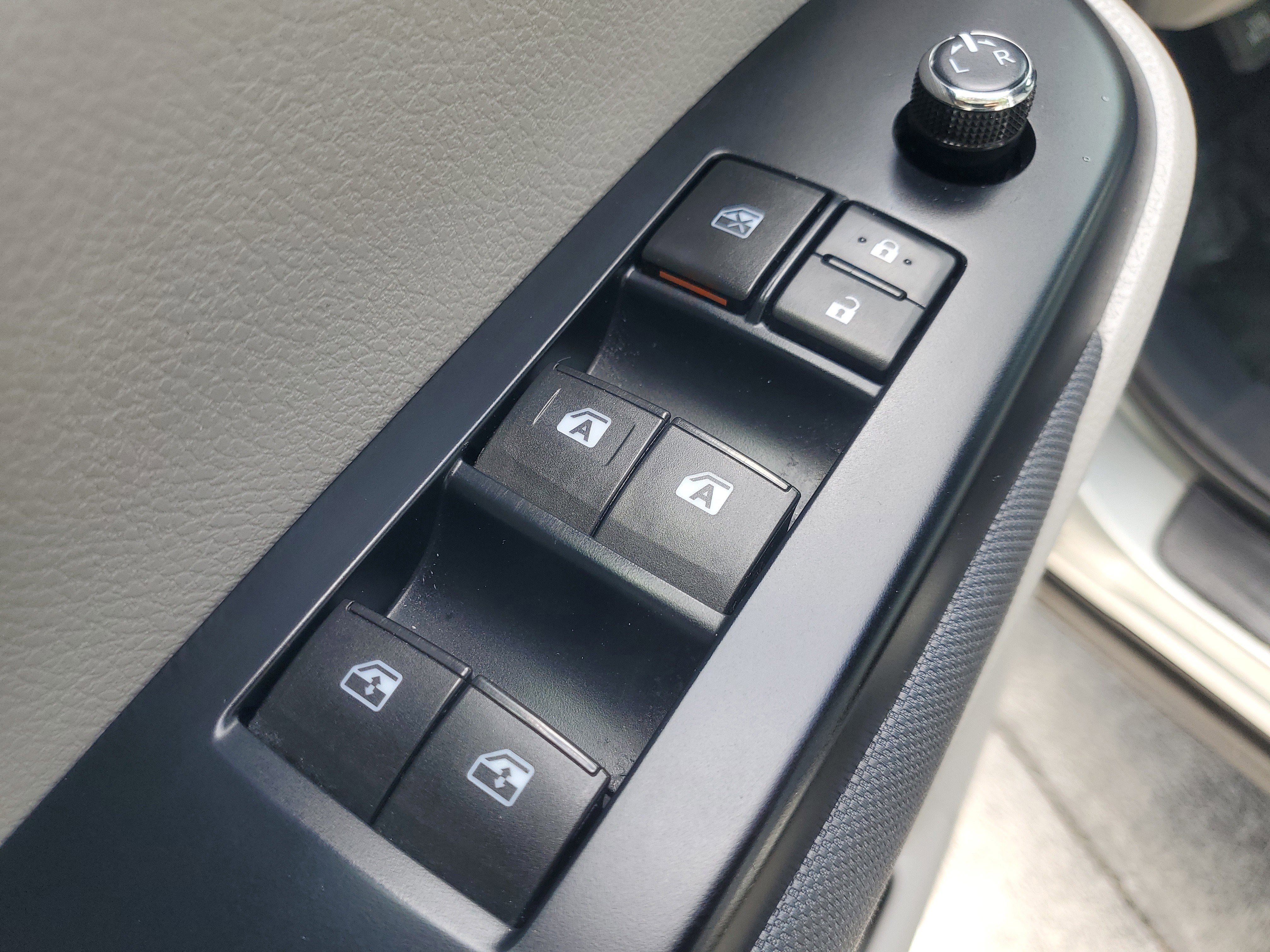 Used 2019 Toyota Highlander LE FWD image 20