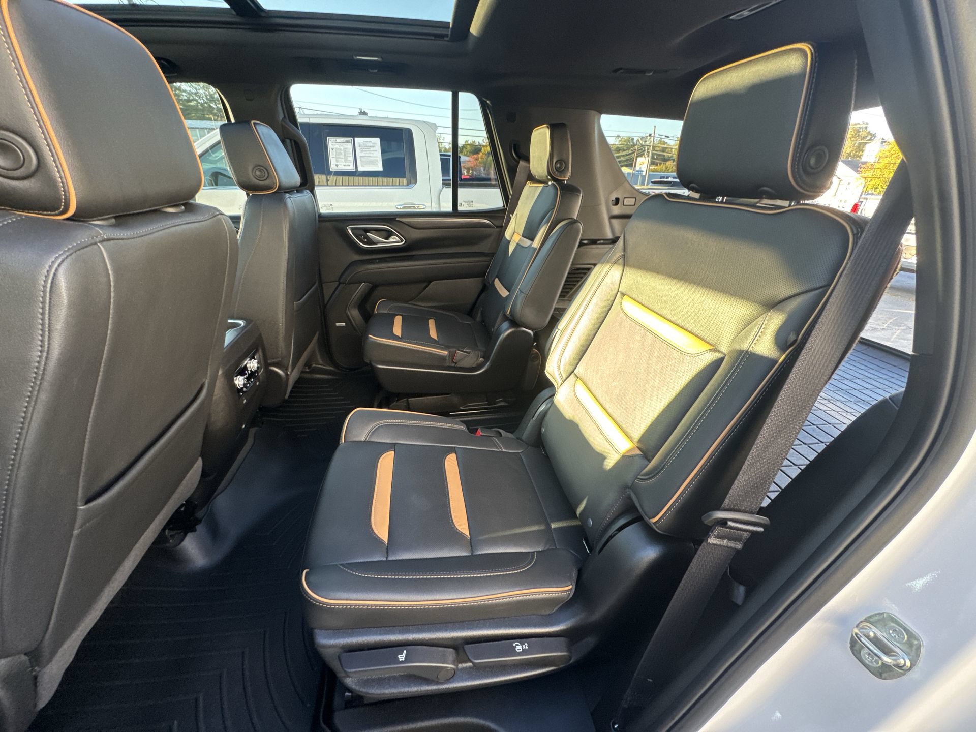 Used 2024 GMC Yukon AT4 w/ AT4 Premium Package AWD/4WD image 24