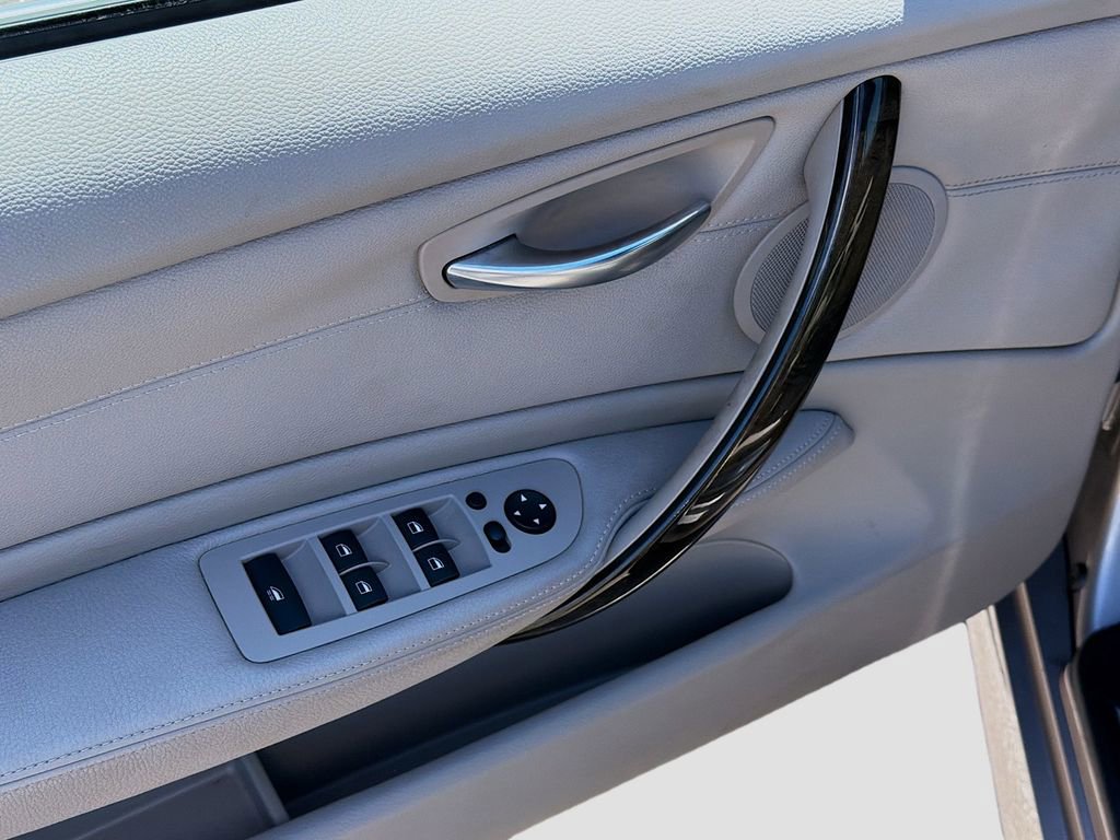 Used 2011 BMW 128i Convertible image 21