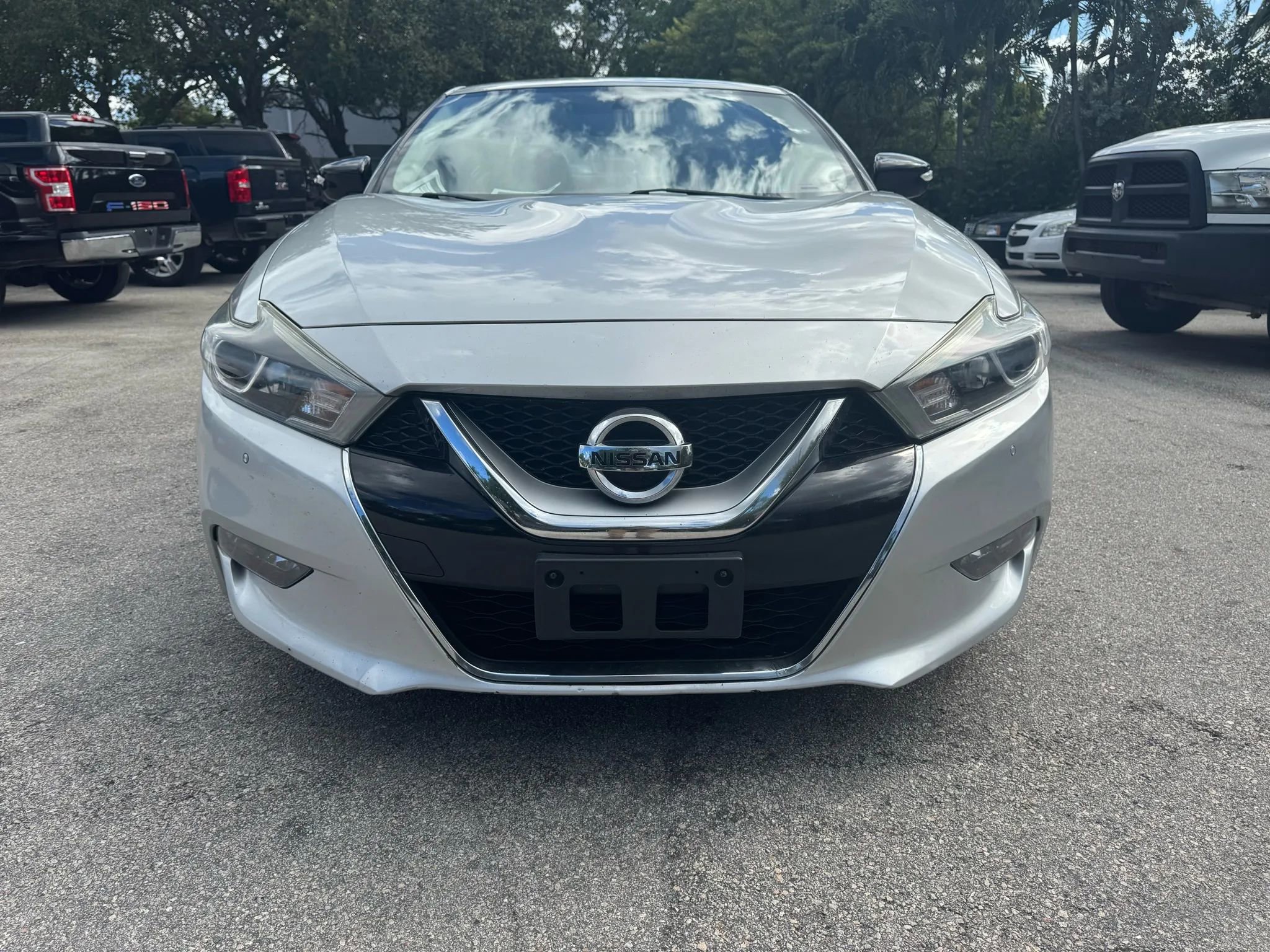 Used 2017 Nissan Maxima 3.5 SV image 2
