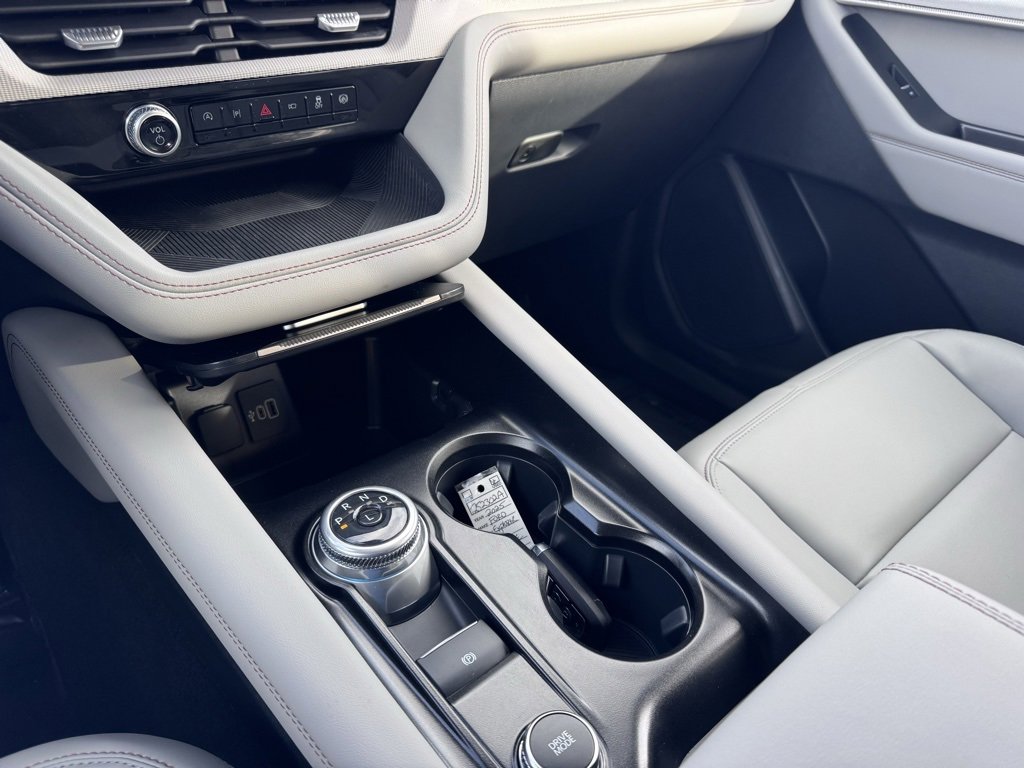 Used 2025 Ford Explorer Active w/ Active Comfort Package image 25