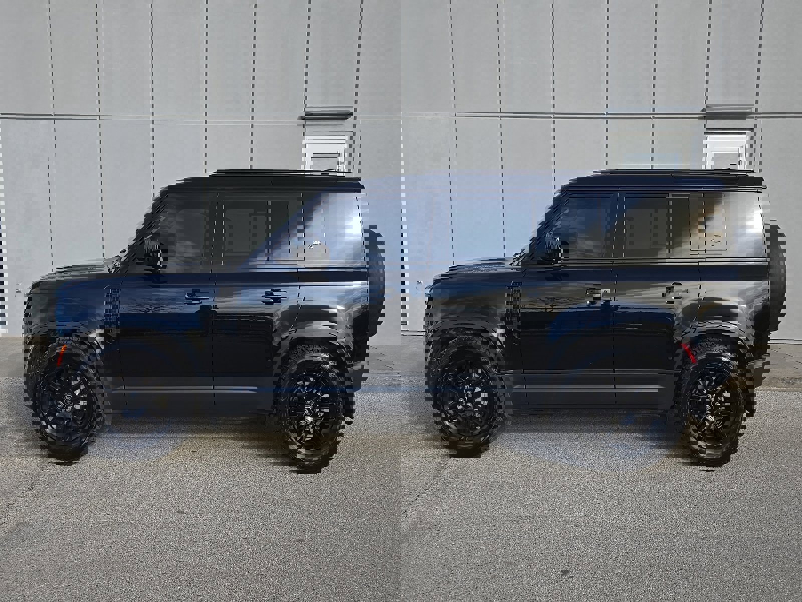 Used 2020 Land Rover Defender 110 SE image 3