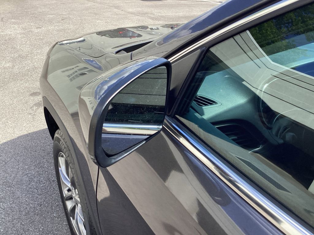 Used 2019 Jeep Cherokee Latitude Plus w/ Cold Weather Group AWD/4WD image 28
