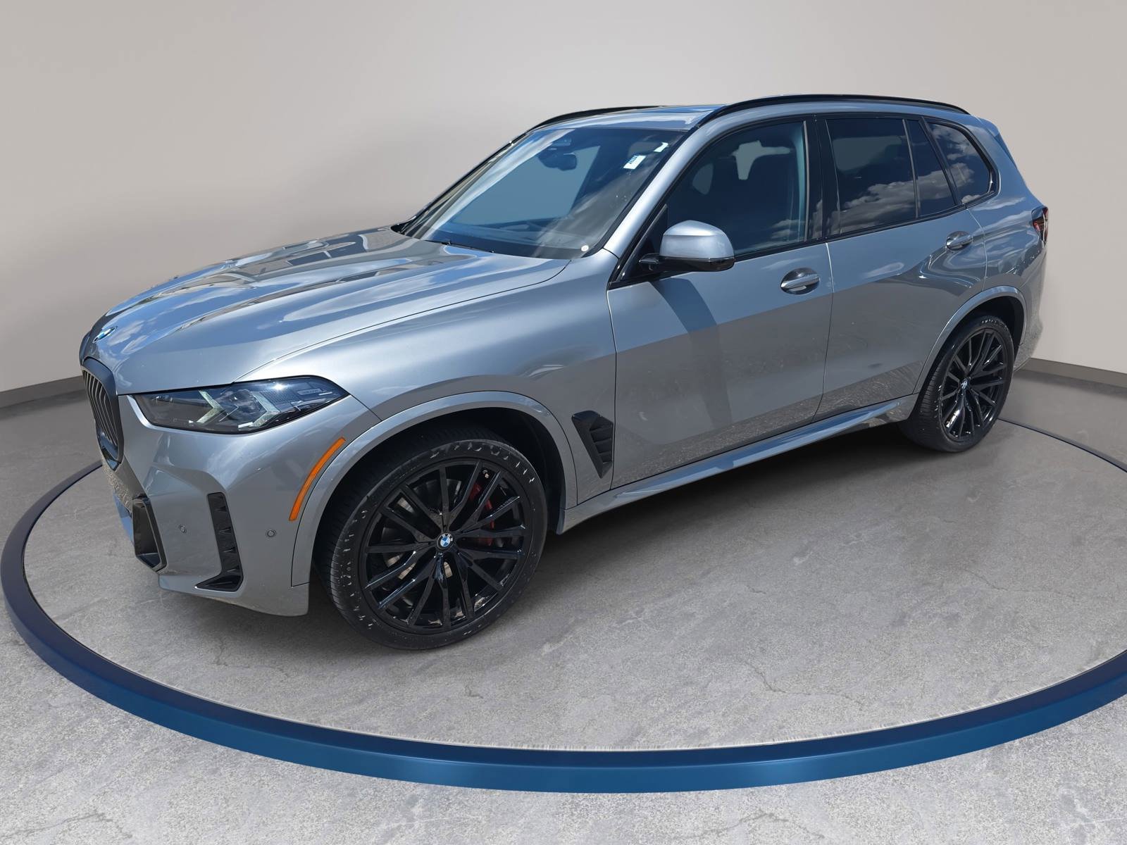 Used 2024 BMW X5 xDrive40i w/ M Sport Package AWD/4WD image 1