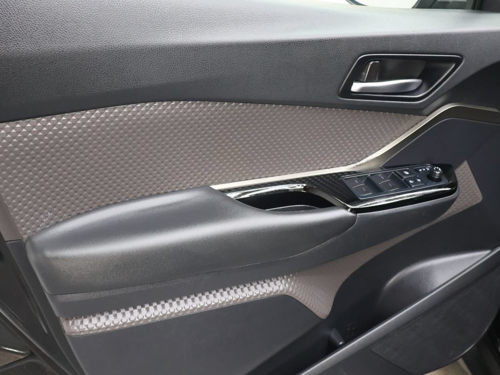 Used 2022 Toyota C-HR Limited FWD image 15