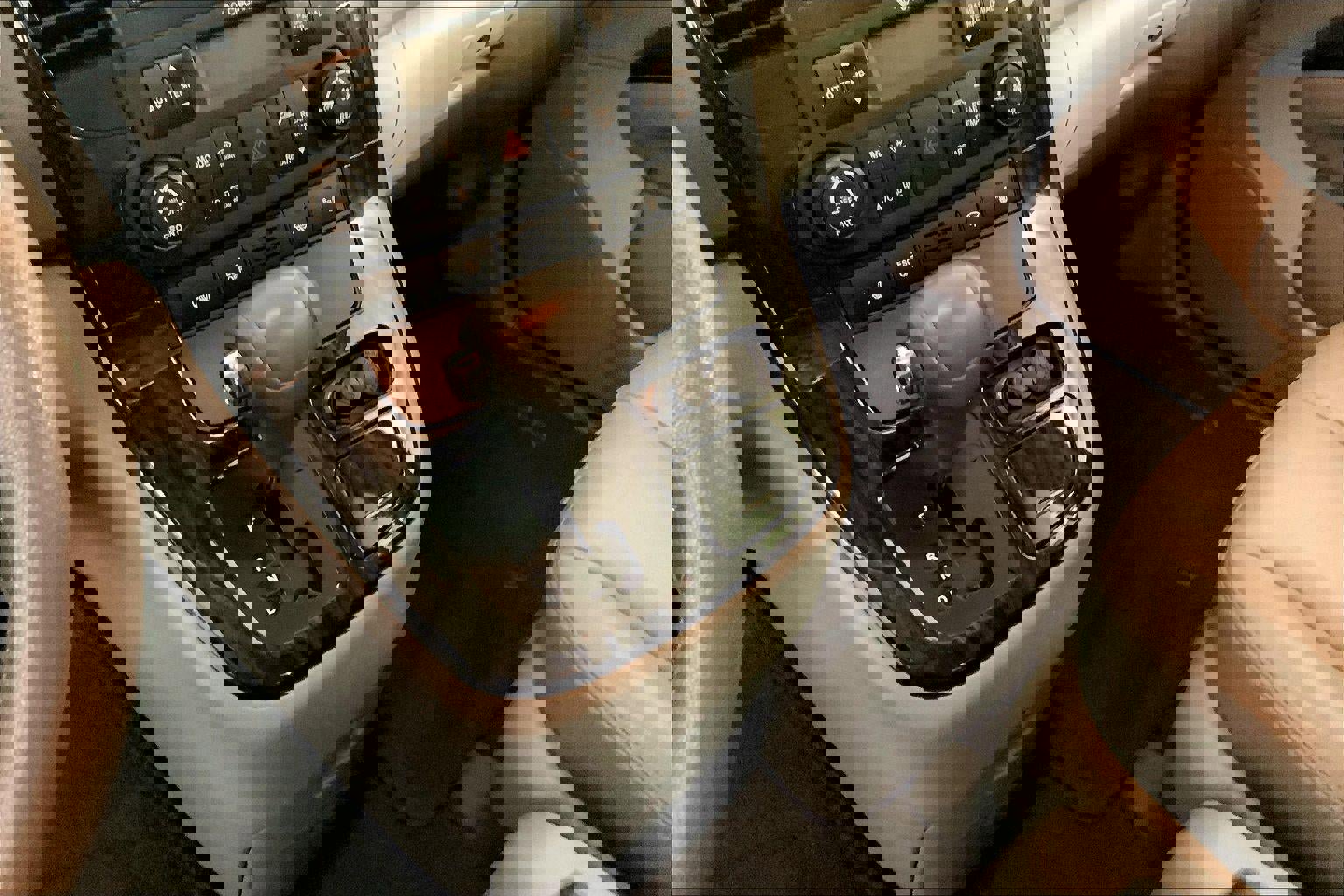 Used 2012 Kia Sedona EX w/ Luxury Pkg image 17