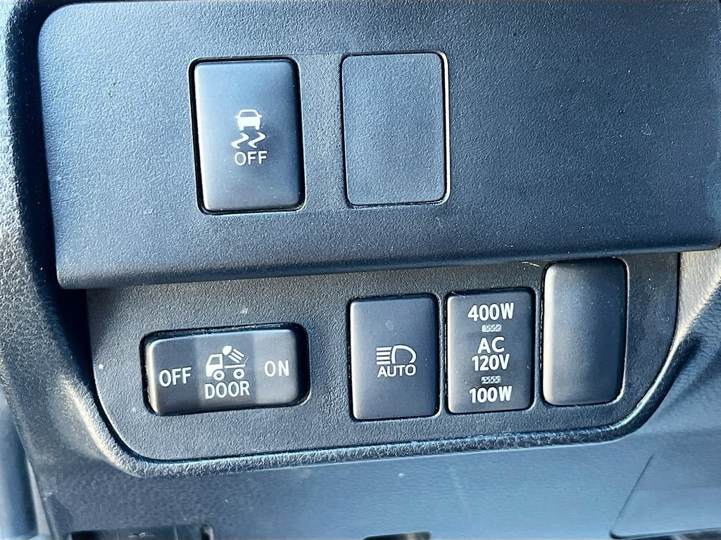 Used 2023 Toyota Tacoma TRD Off-Road AWD/4WD image 10