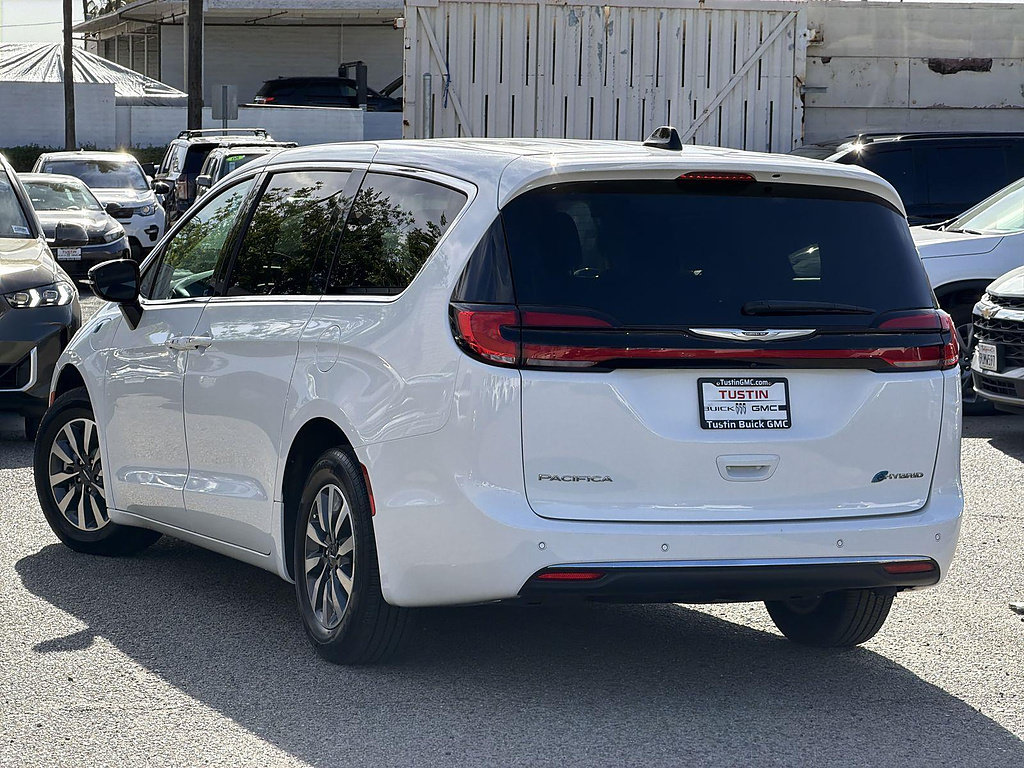 Used 2024 Chrysler Pacifica Limited FWD image 7