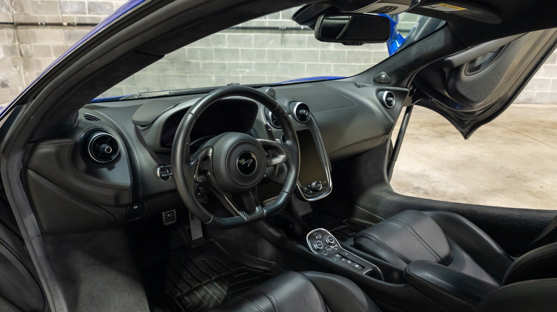 Used 2019 McLaren 570S Coupe RWD image 40