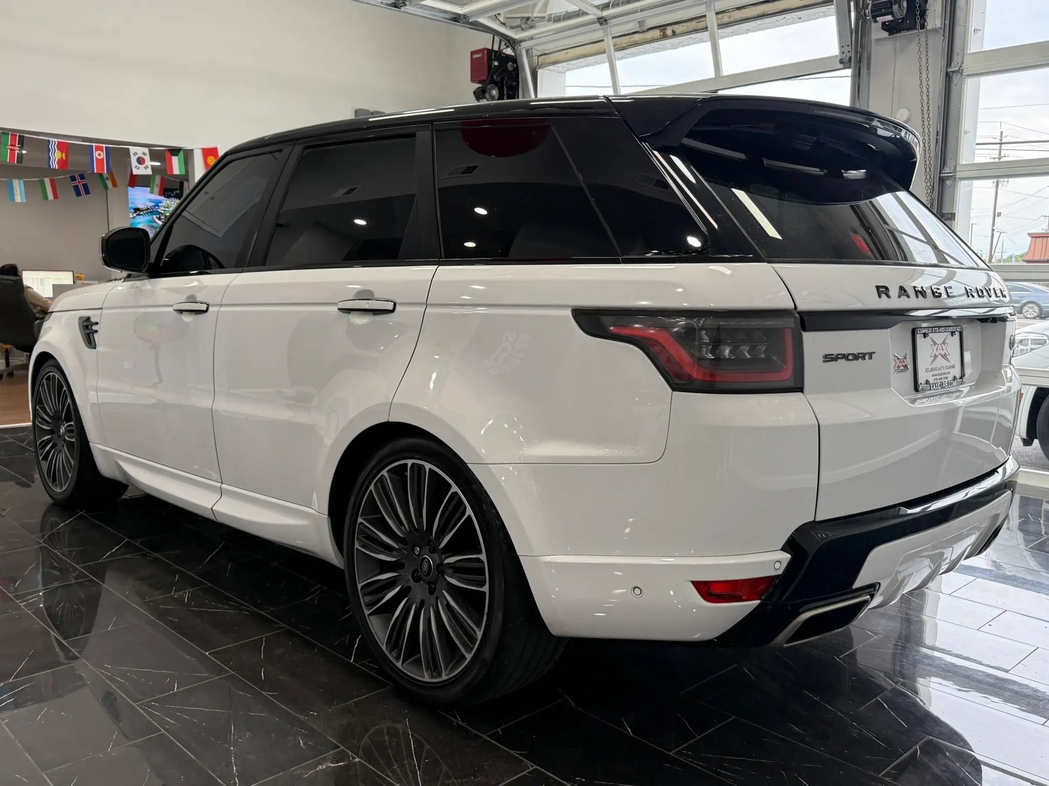 Used 2019 Land Rover Range Rover Sport HSE Dynamic AWD/4WD image 4