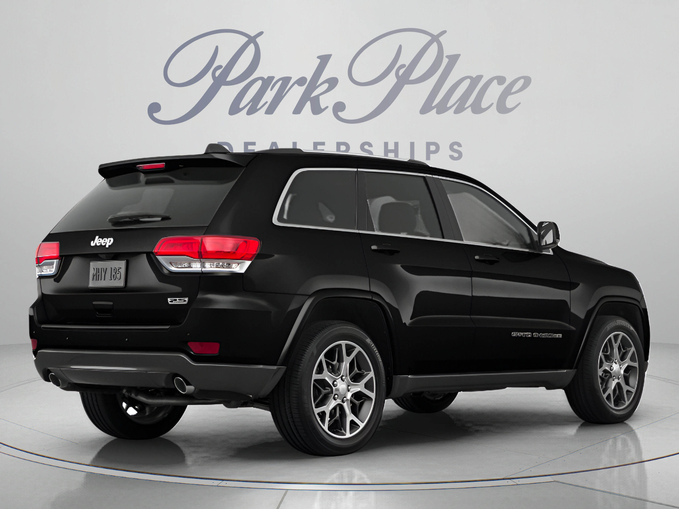 Used 2018 Jeep Grand Cherokee Limited w/ Luxury Group II RWD image 3