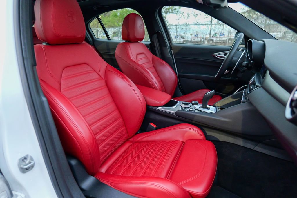 Used 2023 Alfa Romeo Giulia Veloce AWD/4WD image 37