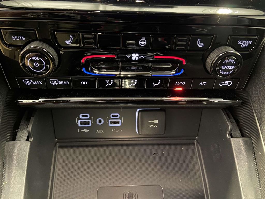 New 2025 Jeep Grand Cherokee Altitude image 19