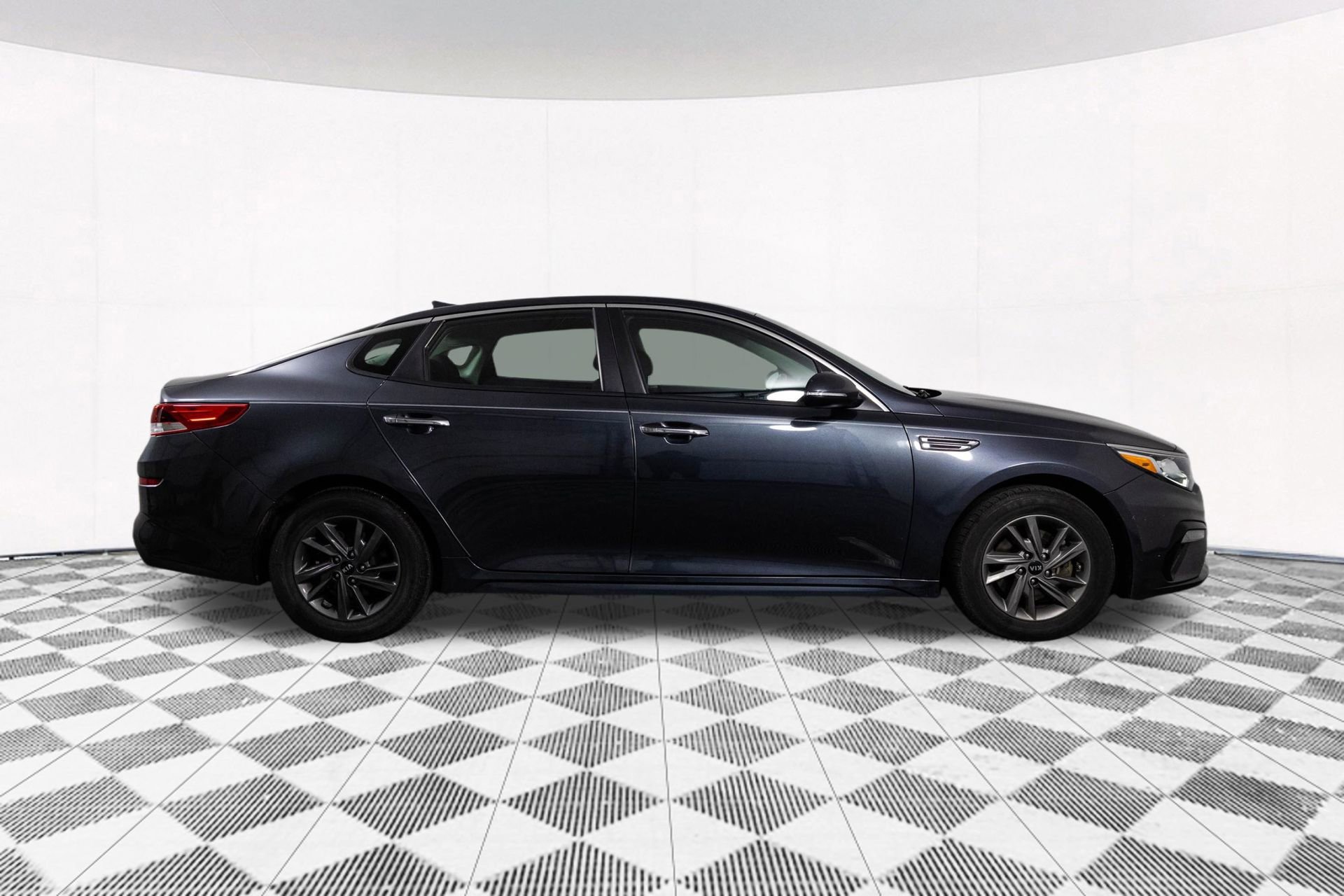 Used 2020 Kia Optima LX image 16