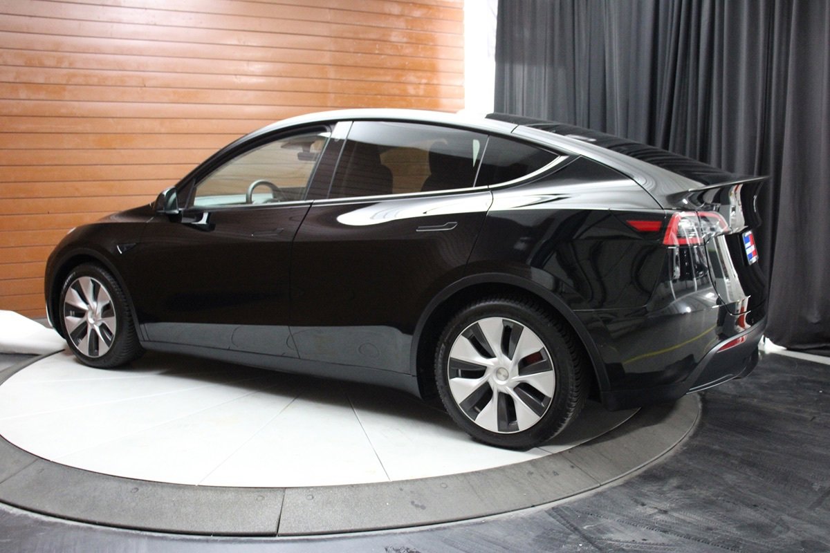 Used 2022 Tesla Model Y Performance AWD/4WD image 16