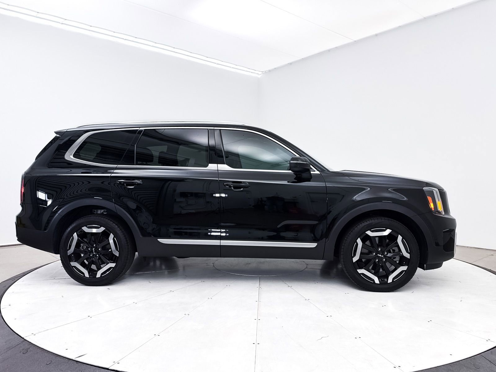 Certified 2024 Kia Telluride EX w/ EX Captain's Chair Package image 42