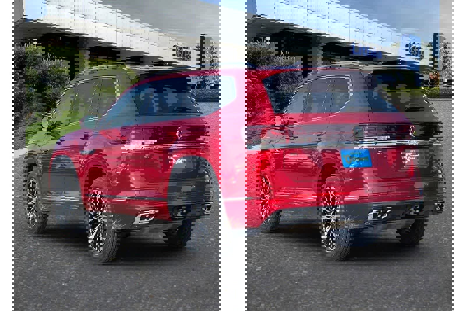 Used 2024 Volkswagen Atlas SEL Premium R-Line image 8