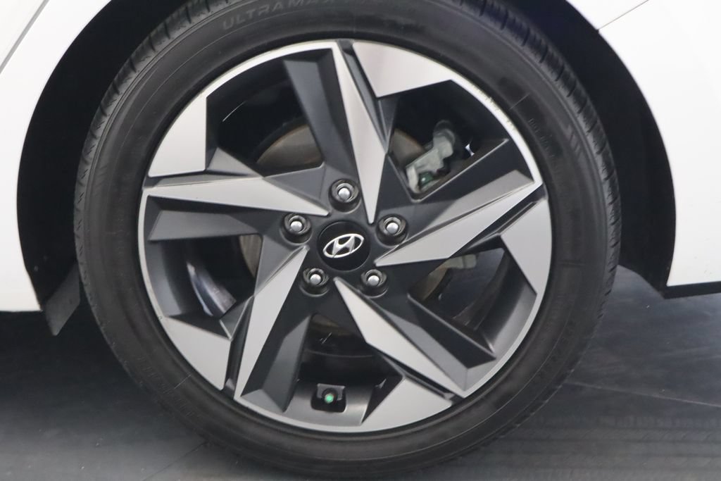 Used 2021 Hyundai Elantra Limited FWD image 13