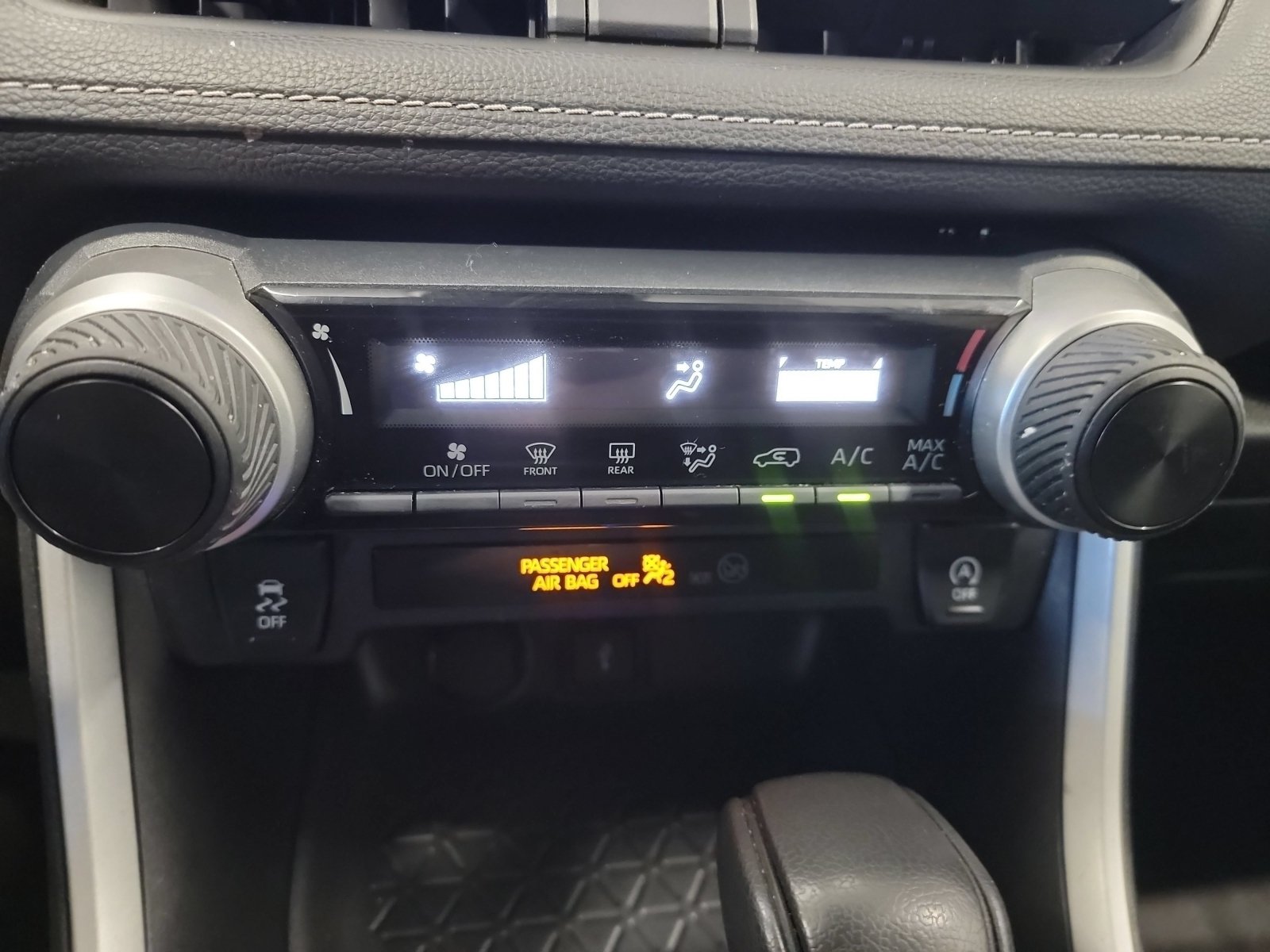 Used 2021 Toyota RAV4 LE AWD/4WD image 21