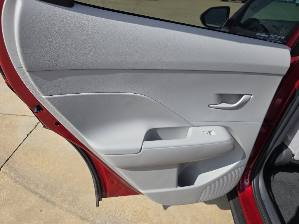 Used 2025 Hyundai Kona SEL FWD image 11