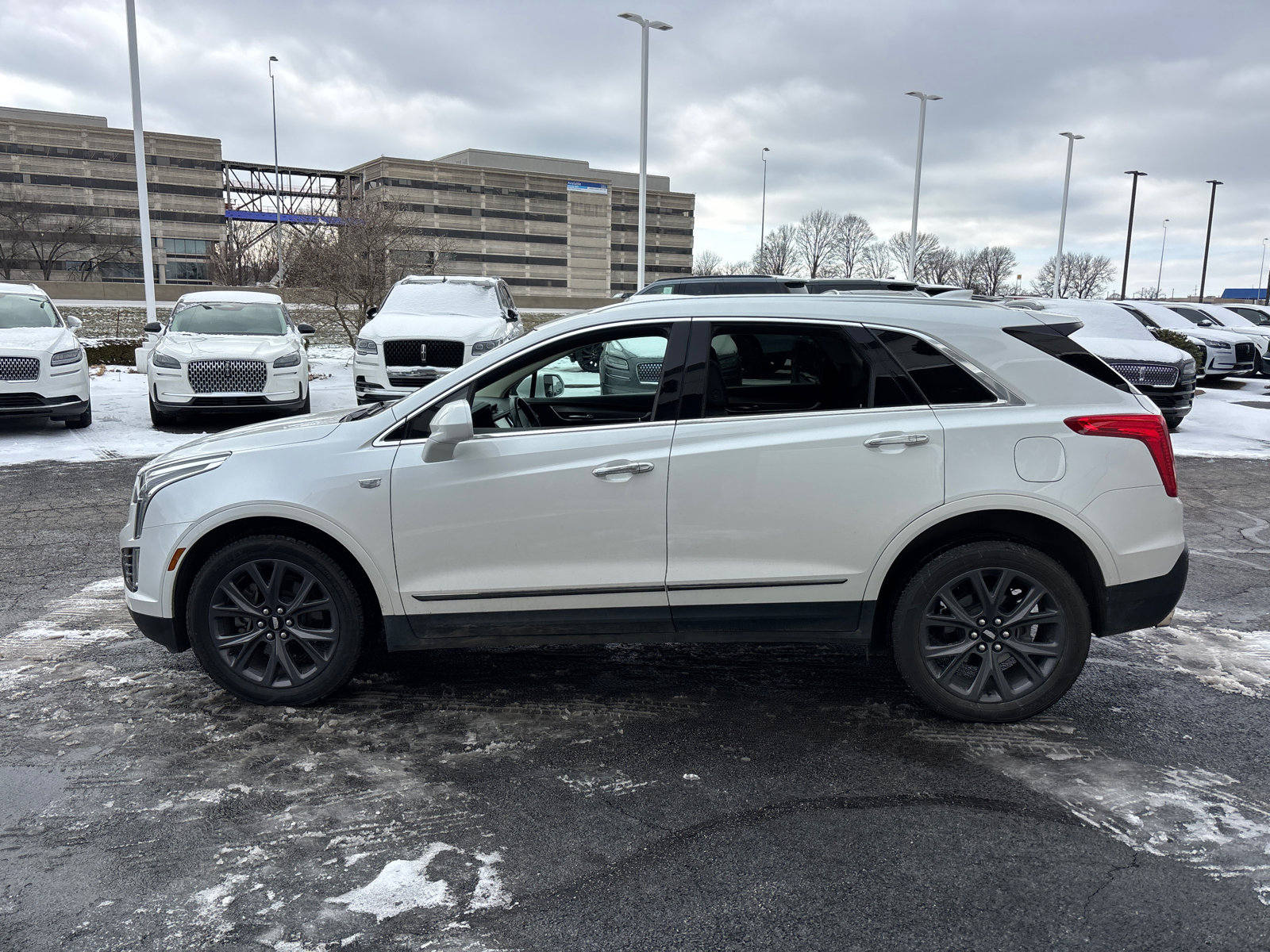 Used 2018 Cadillac XT5 Luxury w/ LPO, Black Ice Package image 4