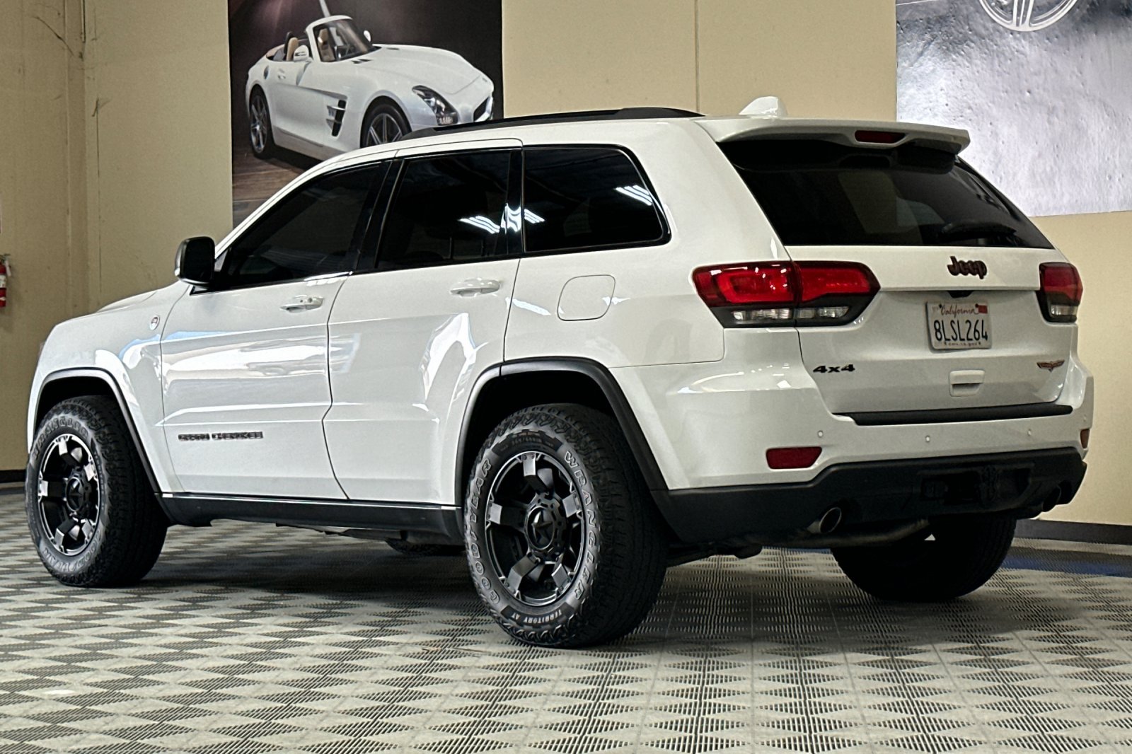 Used 2019 Jeep Grand Cherokee Trailhawk w/ Trailhawk Luxury Group AWD/4WD image 6