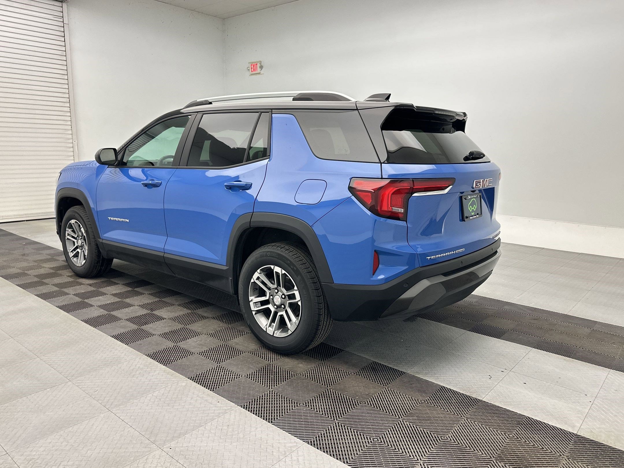 Certified 2025 GMC Terrain Elevation w/ Elevation Premium Package AWD/4WD image 3