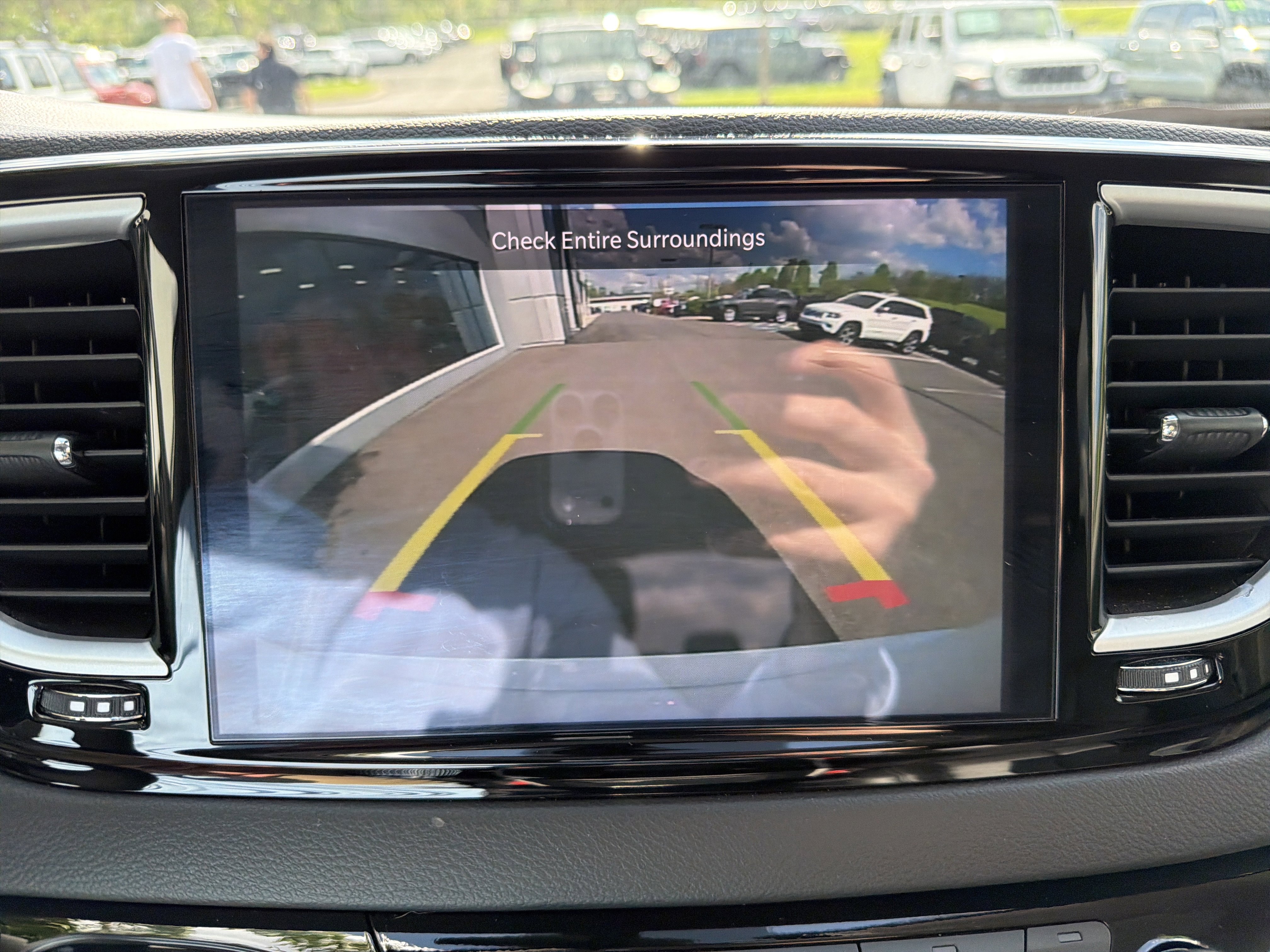 Used 2024 Chrysler Pacifica Touring-L FWD image 27