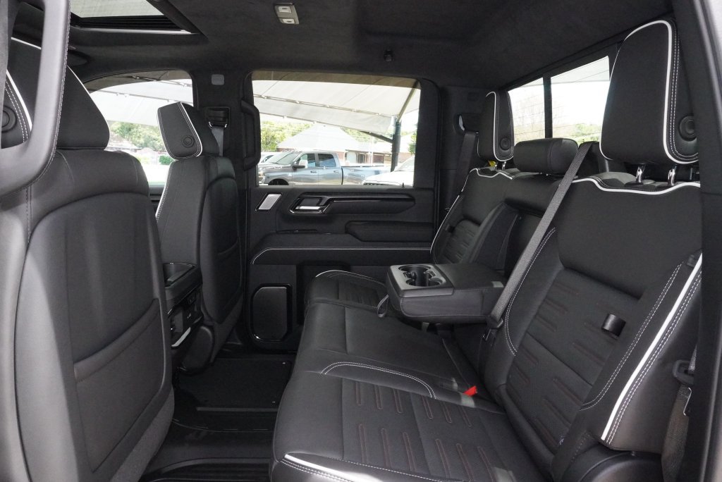 Used 2025 GMC Sierra 2500 AT4X AWD/4WD image 31