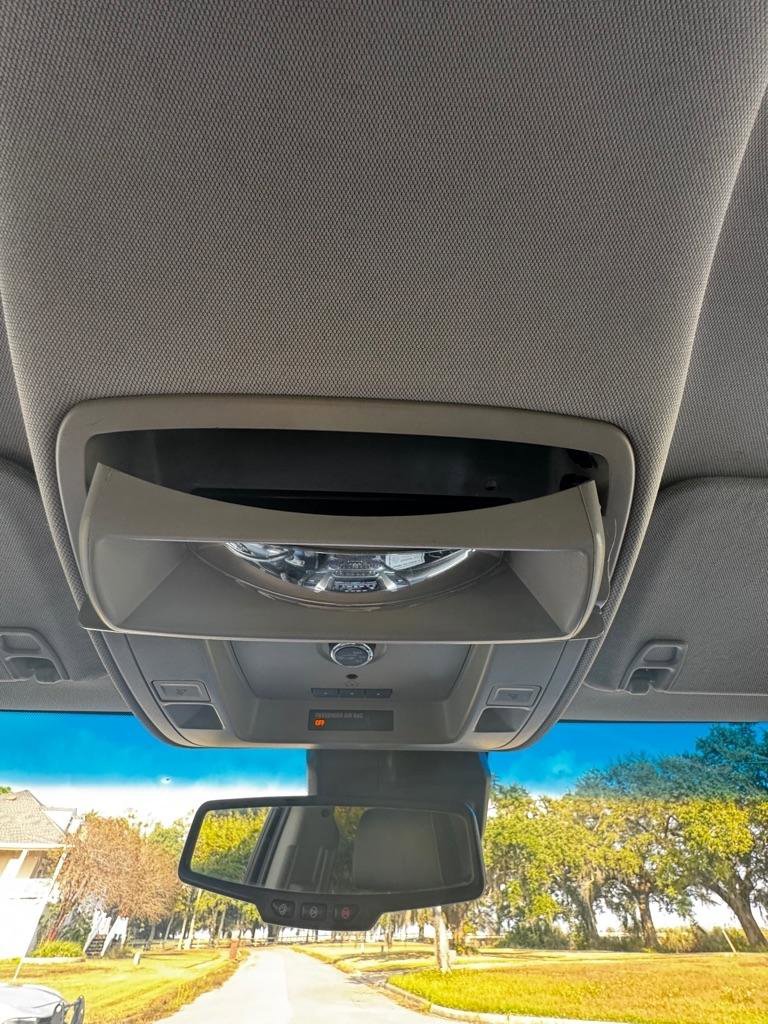 Used 2017 Chevrolet Suburban Premier AWD/4WD image 28