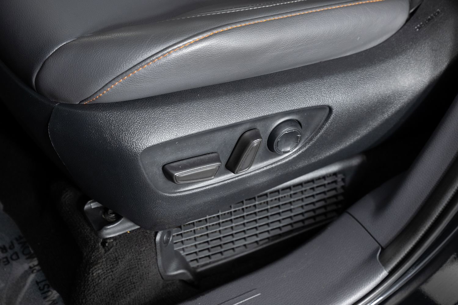 Used 2022 Toyota Sienna XSE w/ XSE Plus Package image 16