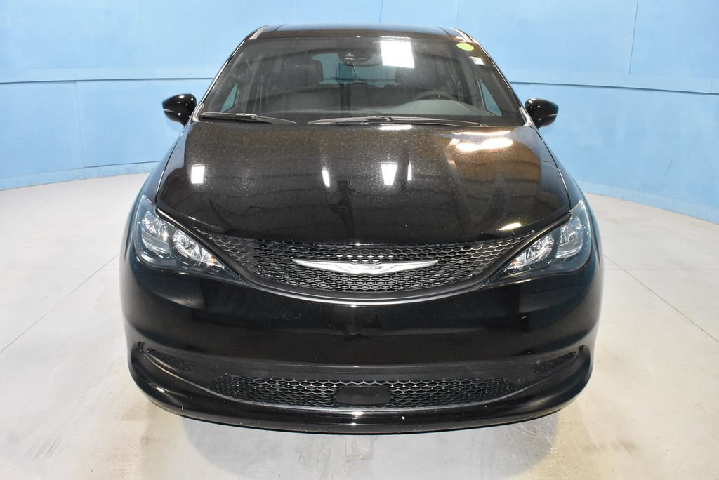 Used 2025 Chrysler Voyager LX FWD image 21