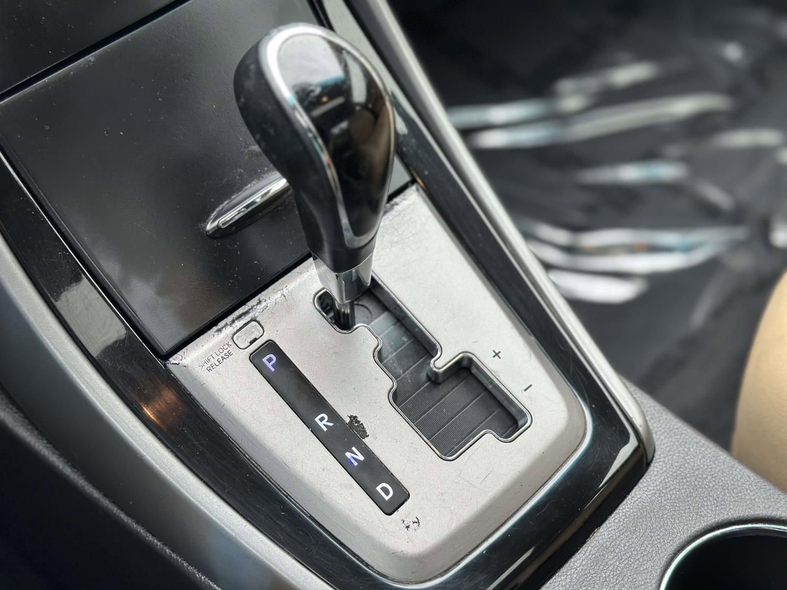 Used 2013 Hyundai Elantra Limited w/ Technology Pkg FWD image 13