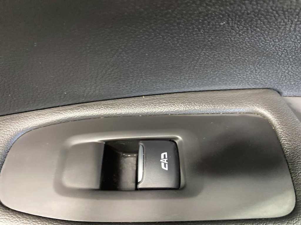 Certified 2024 Cadillac XT6 Luxury w/ LPO, Floor Liner Package AWD/4WD image 24