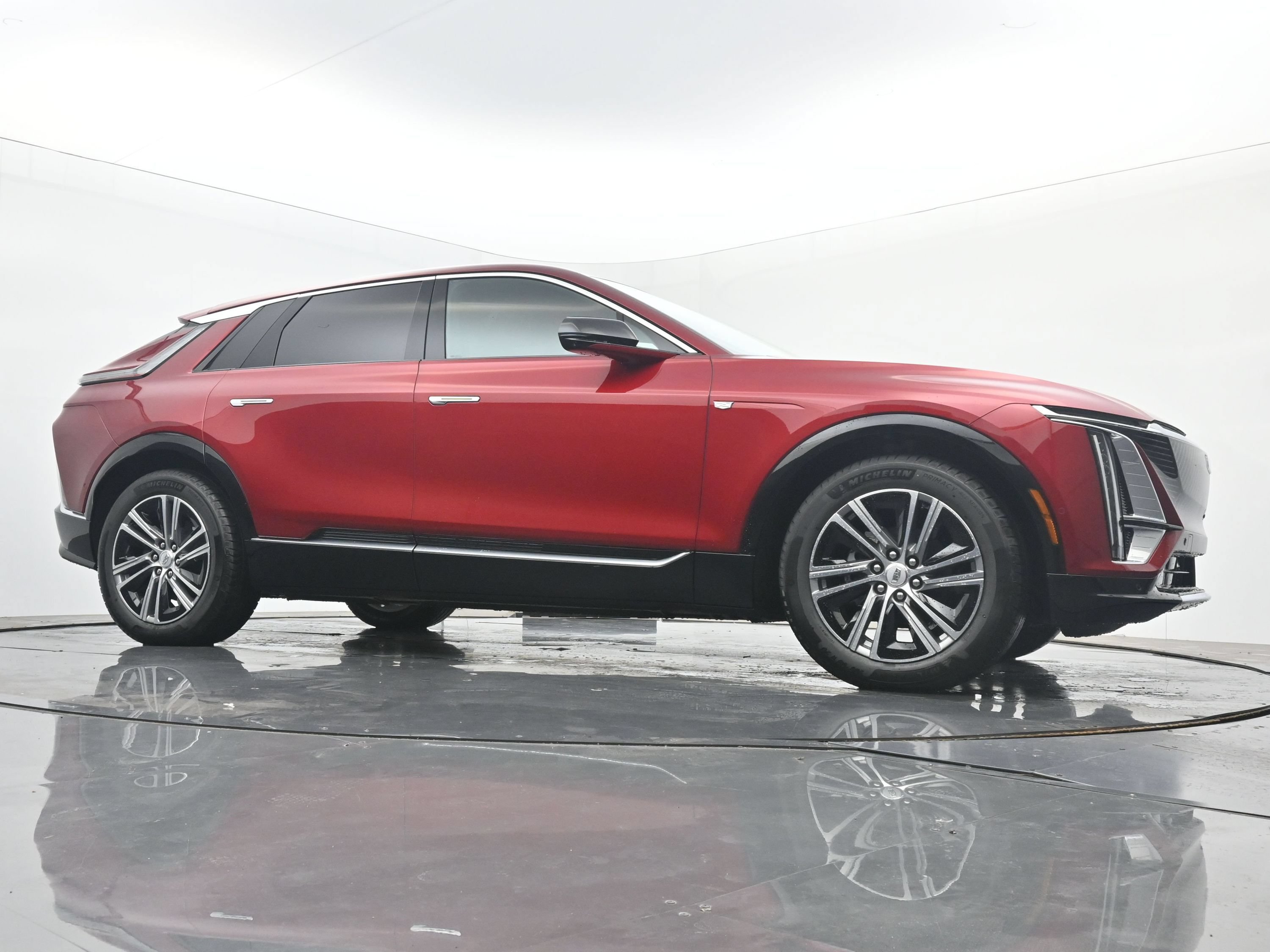 New 2026 Cadillac Lyriq Luxury w/ LPO, Floor Liner Package AWD/4WD image 21