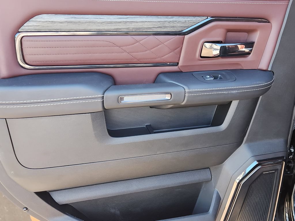 Used 2025 RAM 2500 Limited AWD/4WD image 14