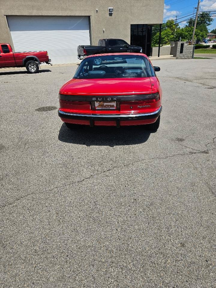 Used 1988 Buick Reatta Coupe FWD image 5