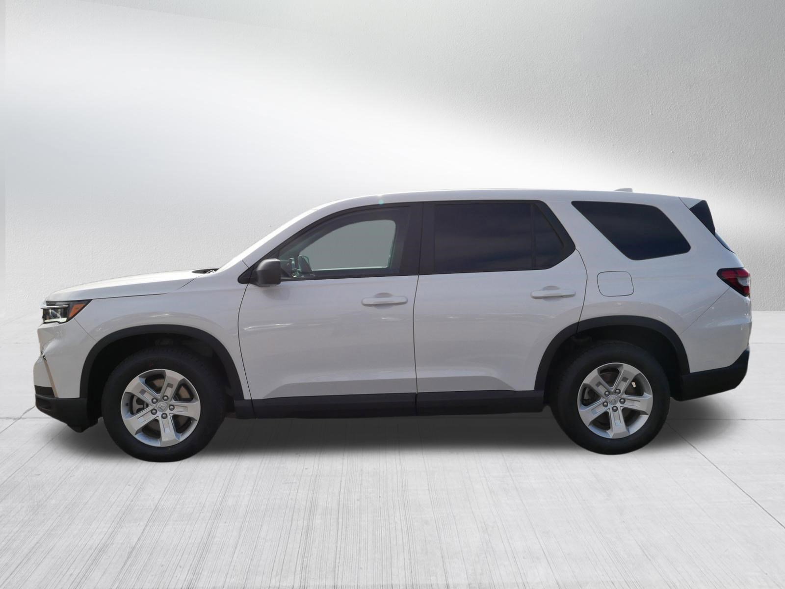 Used 2023 Honda Pilot LX image 4