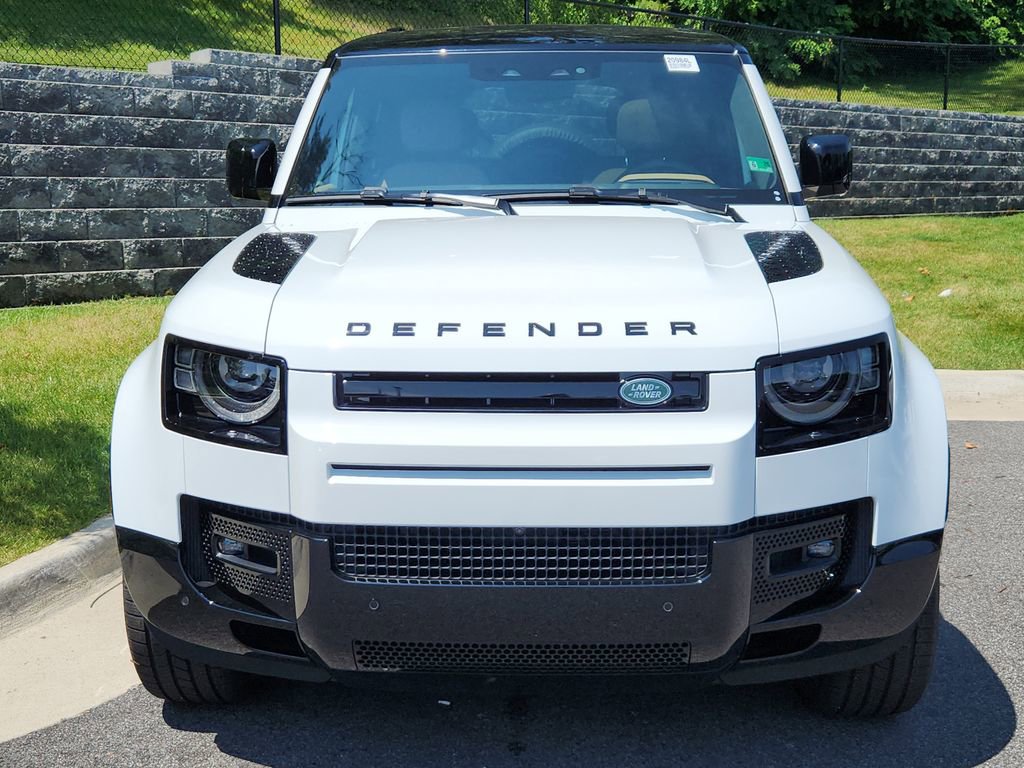 Used 2025 Land Rover Defender 130 V8 AWD/4WD image 8