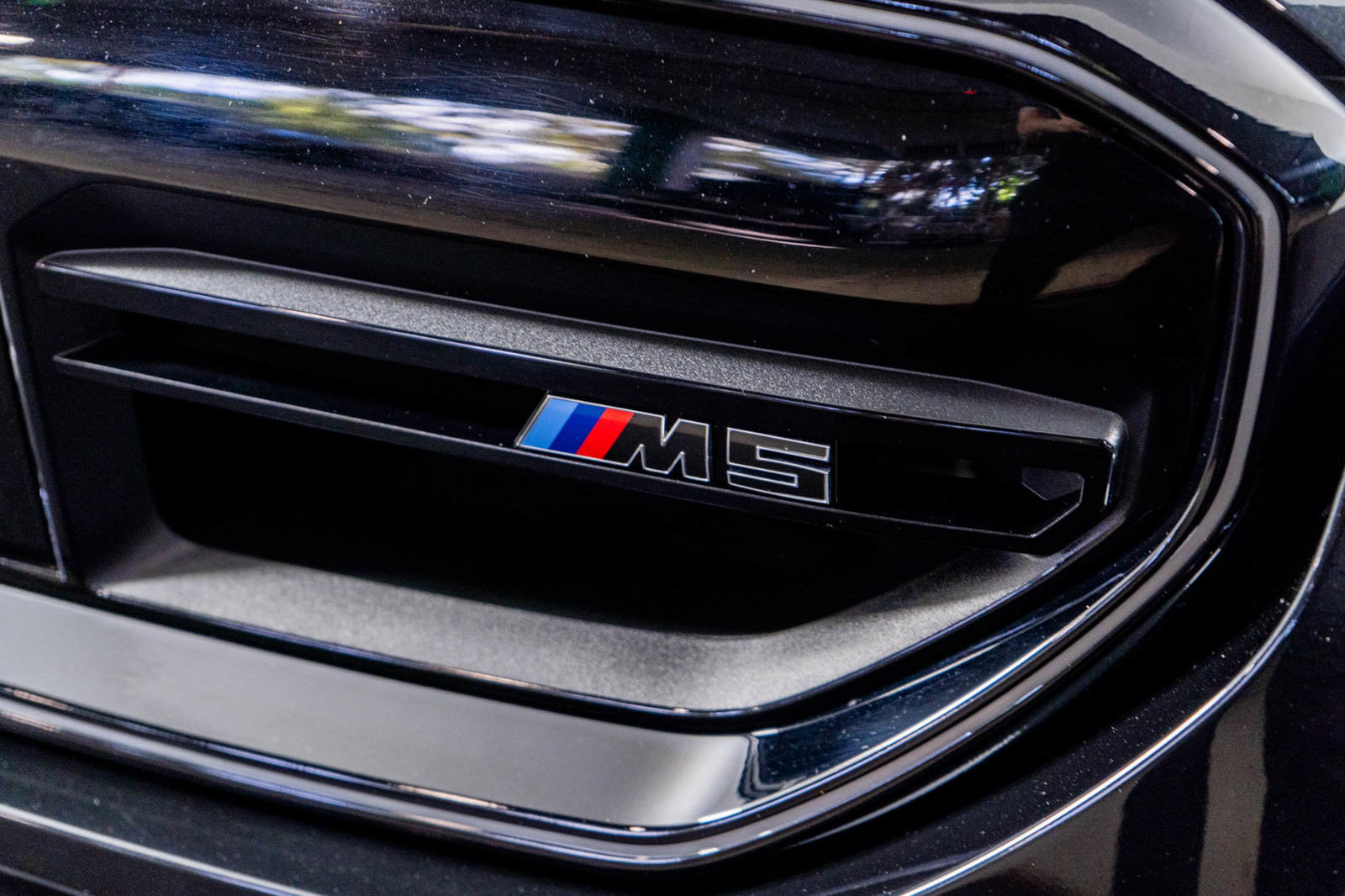 Used 2025 BMW M5 w/ Executive Package image 43