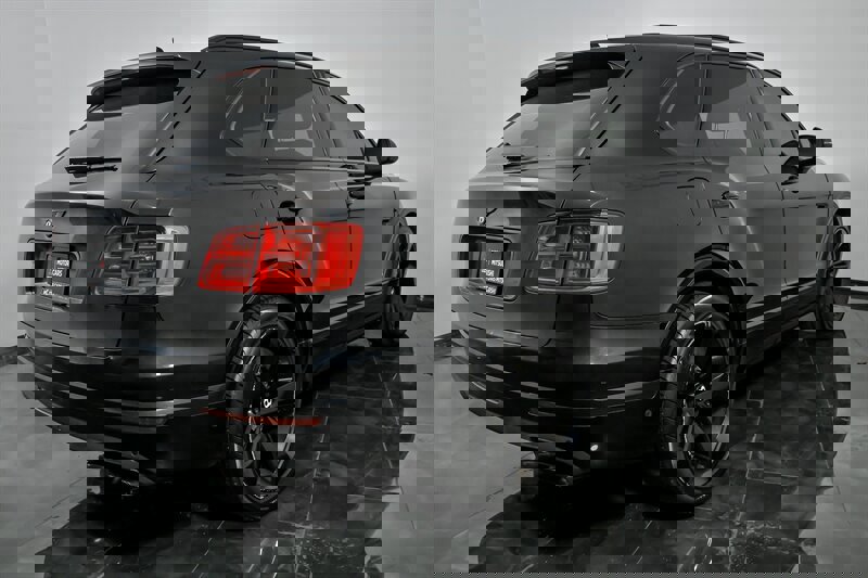 Used 2017 Bentley Bentayga image 9