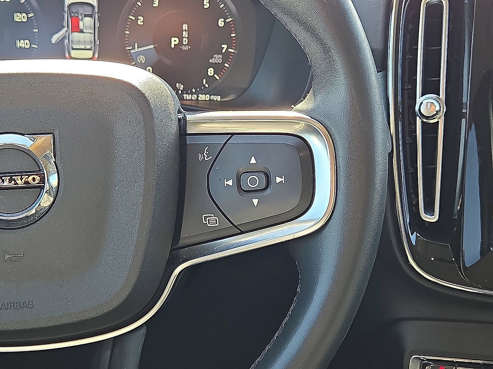 Used 2022 Volvo XC40 T5 Momentum AWD/4WD image 20