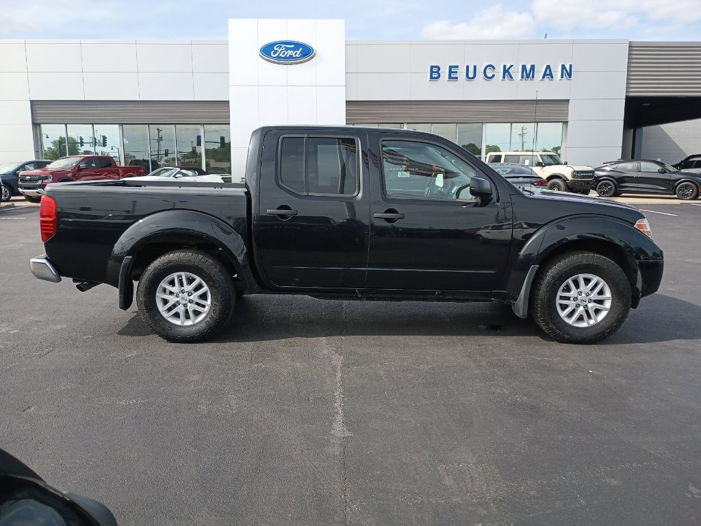 Used 2017 Nissan Frontier SV w/ SV Value Truck Package AWD/4WD image 9
